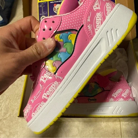 Heelys

Rezerve Low Peeps kids sneakers youth 6 brand new in box - Picture 3 of 9